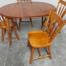 Load image into Gallery viewer, Hardwood Kitchen Tabel and Chairs
